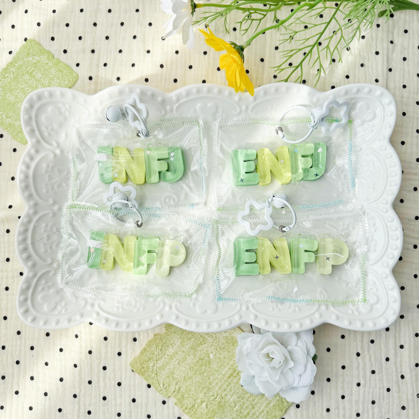 MBTI 人格カラーシリーズ：食品グレードの環境に優しいシリコンゴム ストレス解消 揉み揉みおもちゃ